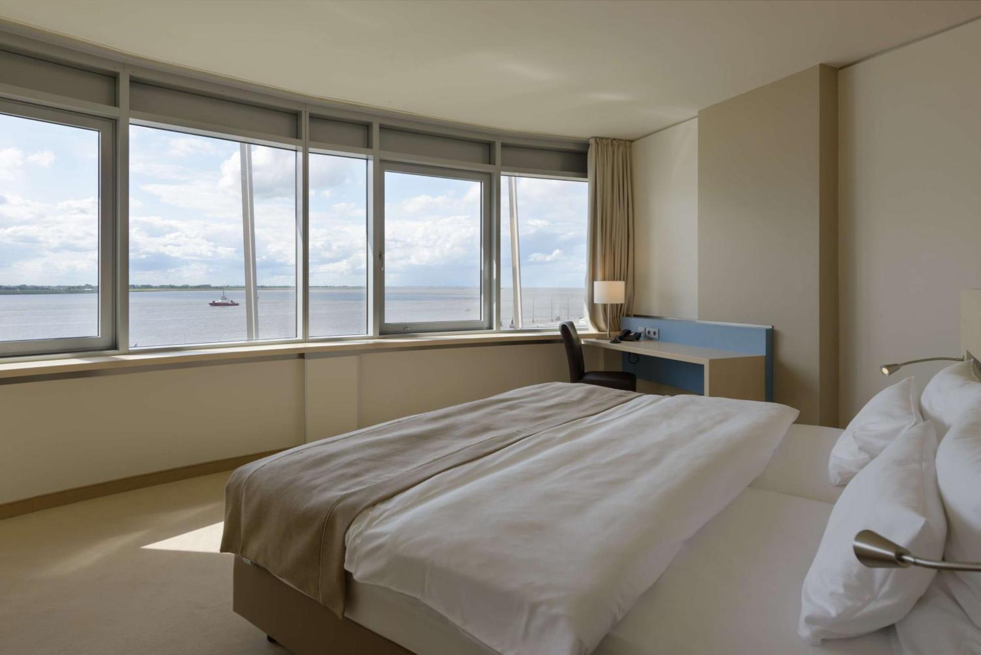 Atlantic Hotel Sail City Μπρέμερχαφεν Εξωτερικό φωτογραφία